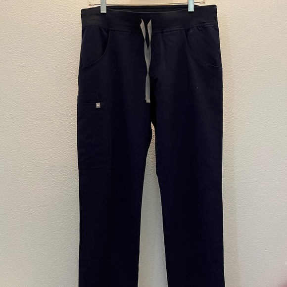 Like new Figs Cargo Scrub Bottoms - Picture 2 of 3